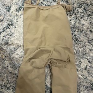 Skims BUTT ENHANCING OPEN BUST BODYSUIT